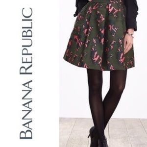 Banana Republic Green Print skirt with pockets